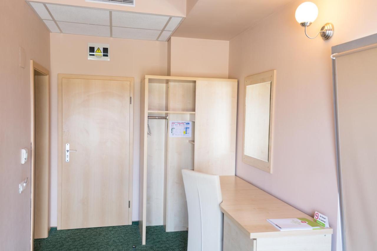 Twin Room,723276511:JPEG