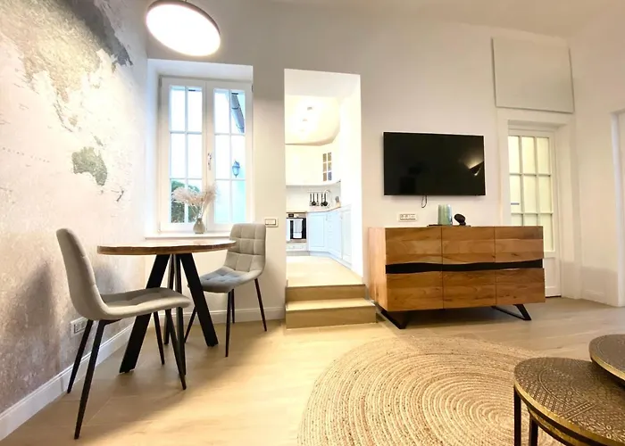 10 Council Square Apartment Brașov