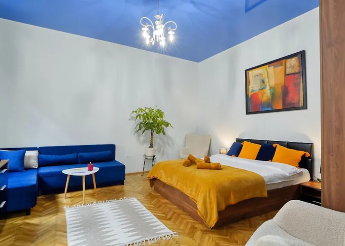 2 Bedroom Oldtown Mountain View Apartment With Private Terrace And High Ceilings Rooms Brasov, Romania