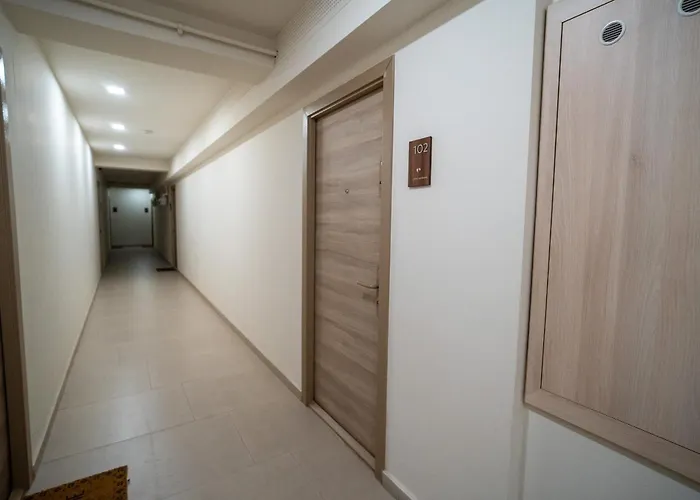 Barrique 19 - Breakfast Delivered & Minibar - Mall Area Brașov